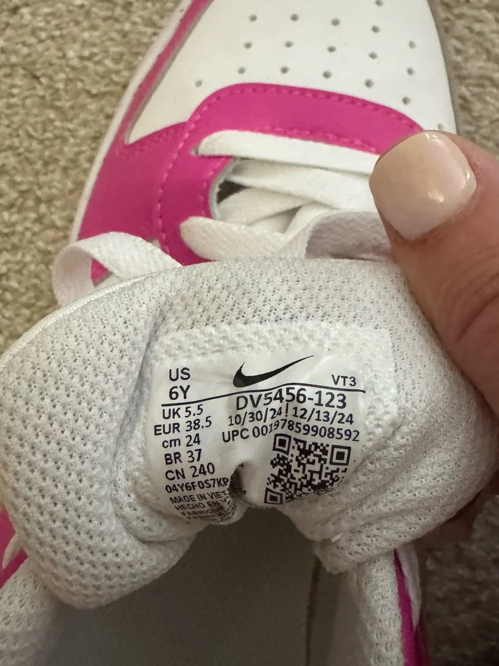 Nike Kids Low-Top Sneakers in White and Pink